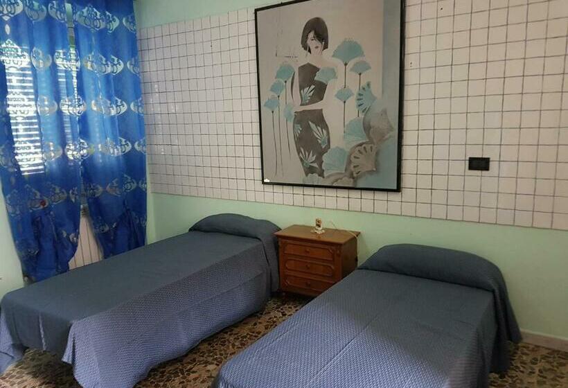 مبيت وإفطار La Casetta Di Via Fara