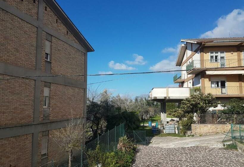 مبيت وإفطار La Casetta Di Via Fara