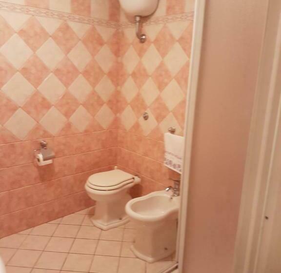 مبيت وإفطار La Casetta Di Via Fara