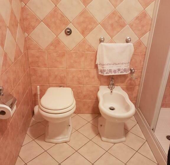 مبيت وإفطار La Casetta Di Via Fara