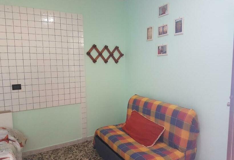 مبيت وإفطار La Casetta Di Via Fara