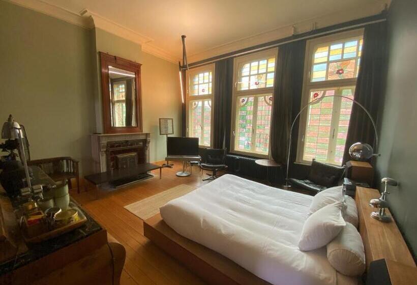 تختخواب و صبحانه Lunatree