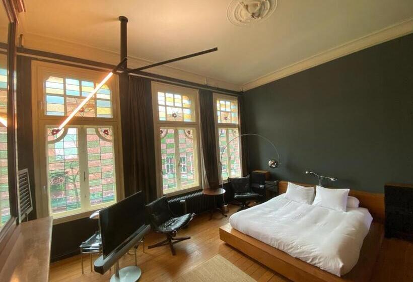 تختخواب و صبحانه Lunatree