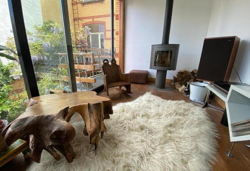 تختخواب و صبحانه Lunatree