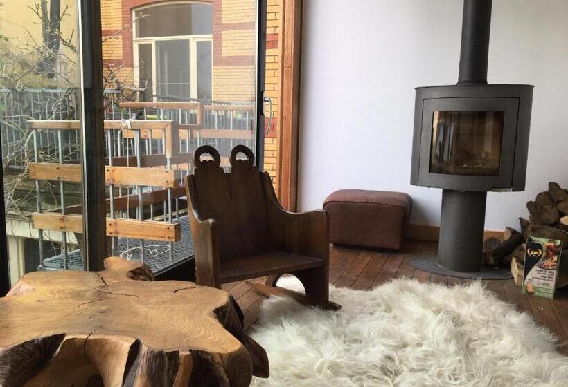 تختخواب و صبحانه Lunatree