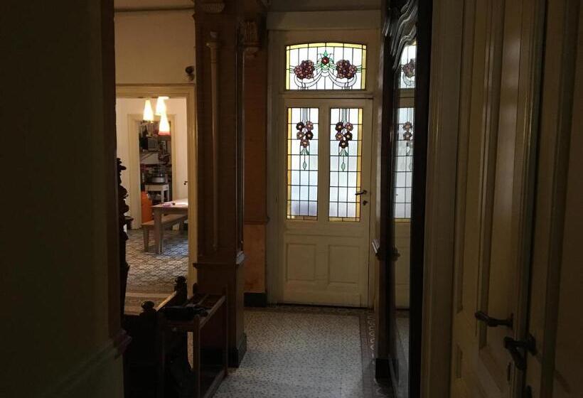 تختخواب و صبحانه Lunatree