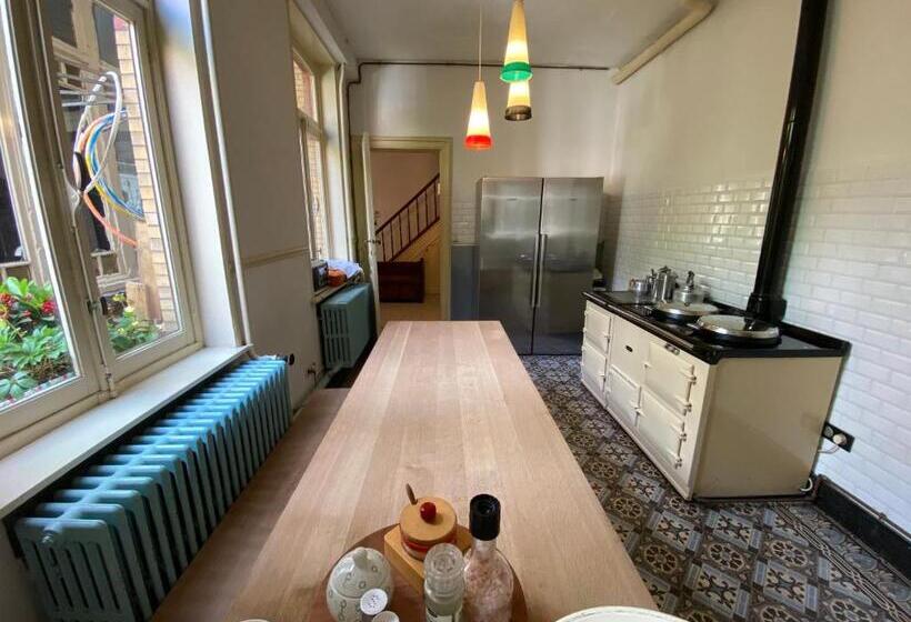 تختخواب و صبحانه Lunatree