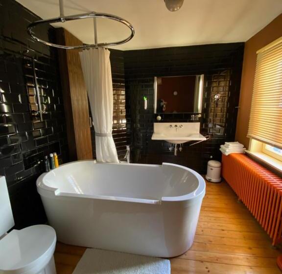 تختخواب و صبحانه Lunatree