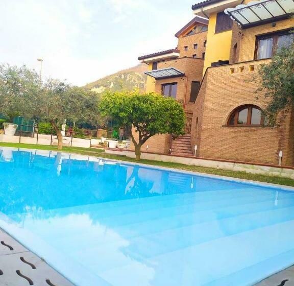 ベッドアンドブレックファースト Villa C Luxury Estate