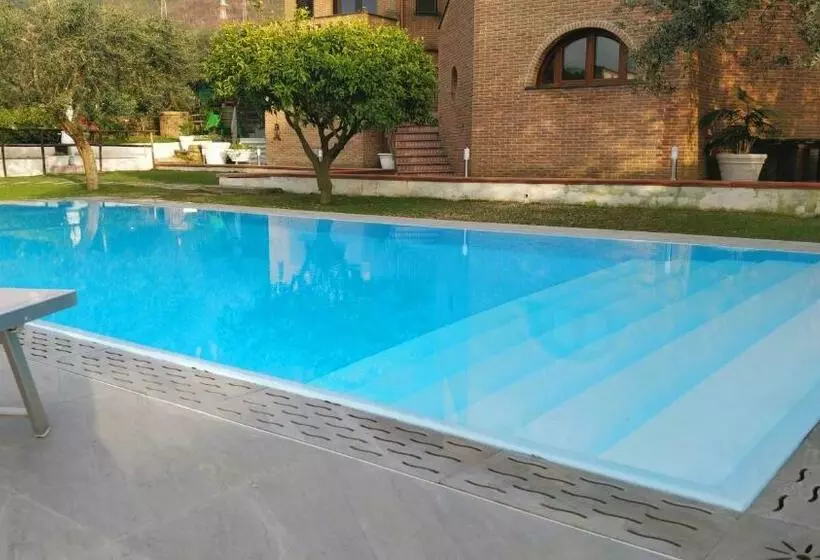 Aamiaismajoitus (B&B) Villa C Luxury Estate