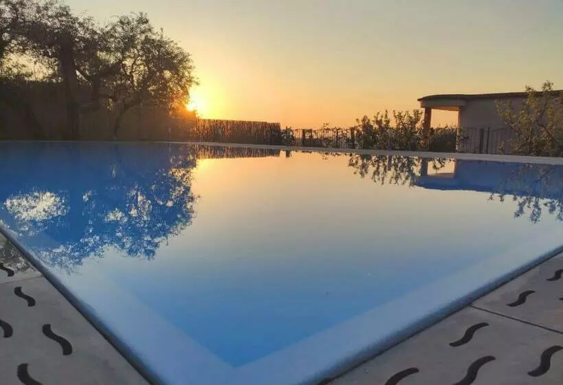 Aamiaismajoitus (B&B) Villa C Luxury Estate