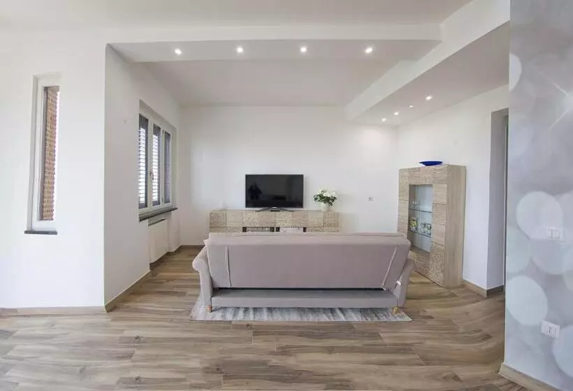 Aamiaismajoitus (B&B) Villa C Luxury Estate