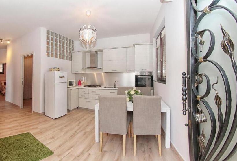 ベッドアンドブレックファースト Villa C Luxury Estate