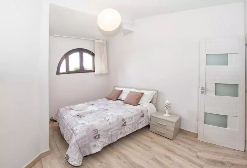 Aamiaismajoitus (B&B) Villa C Luxury Estate