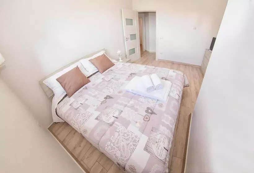 Aamiaismajoitus (B&B) Villa C Luxury Estate