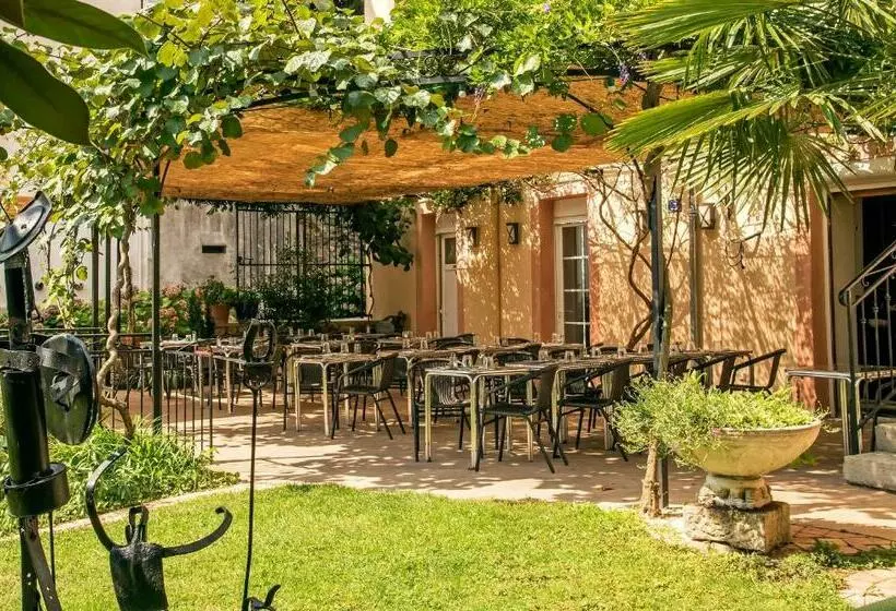 Hotelli Hôtel Restaurant Les Touristes