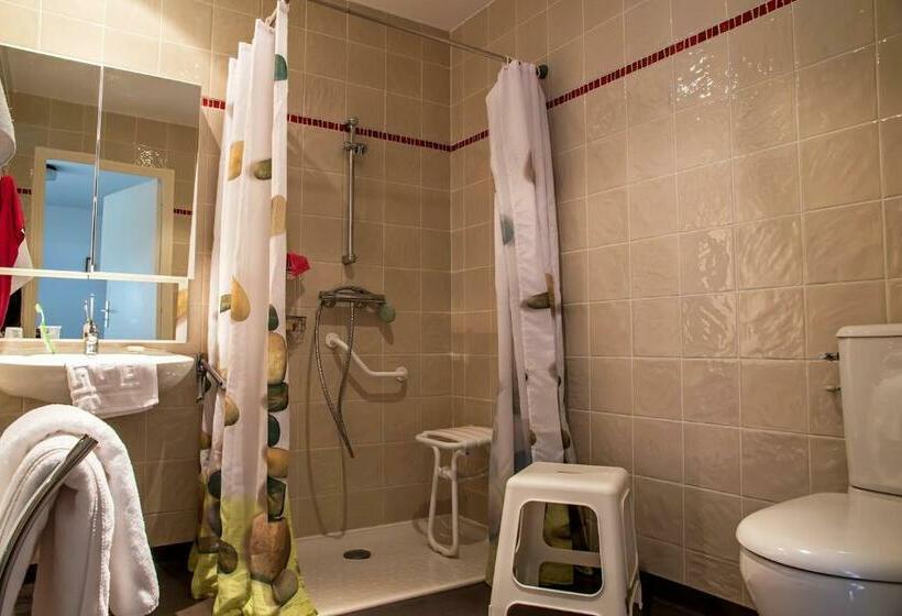 ホテル Hôtel Restaurant Les Touristes