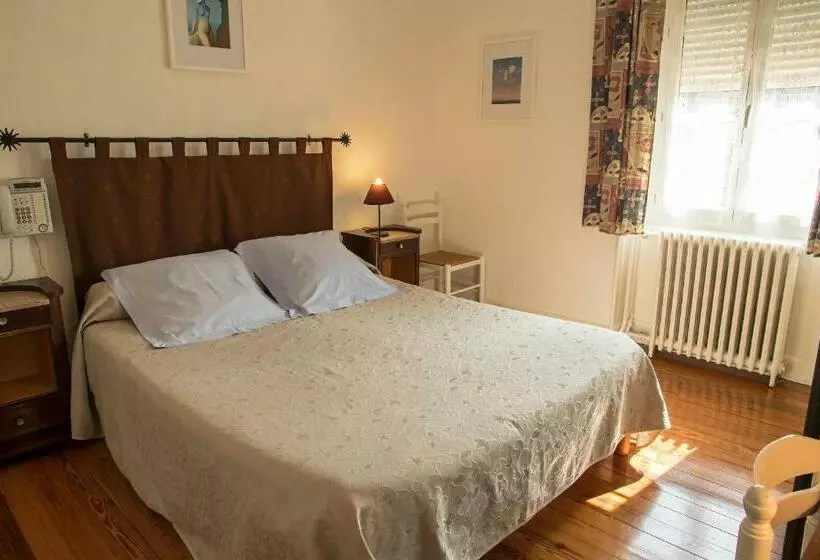 Hotelli Hôtel Restaurant Les Touristes