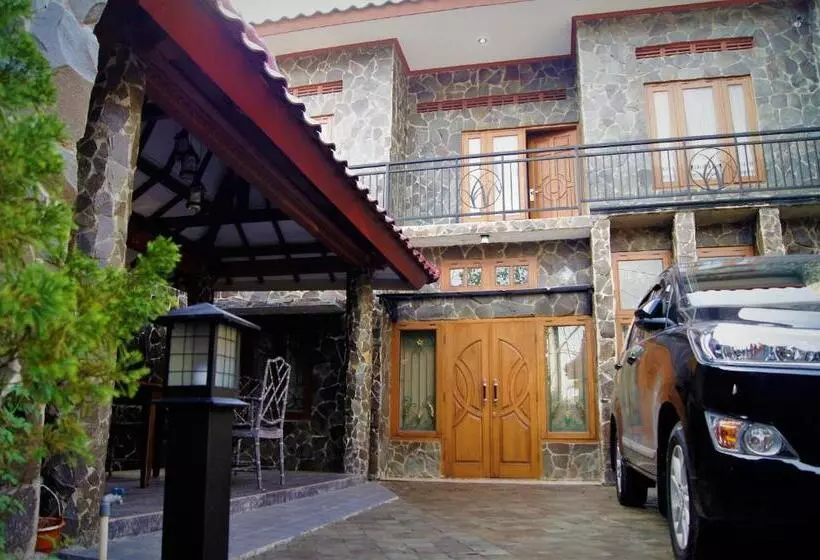 Majatalo Villa Cabean Salatiga