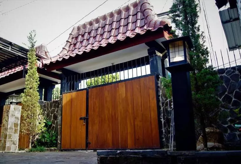 Majatalo Villa Cabean Salatiga