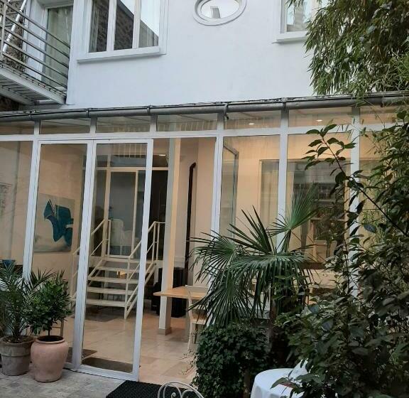 پانسیون Villa Des Iris