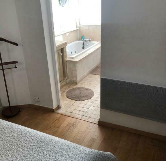 پانسیون Villa Des Iris