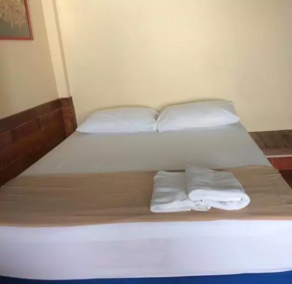 Hotelli Tropicana Khophagan Resort