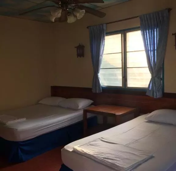 Hotelli Tropicana Khophagan Resort