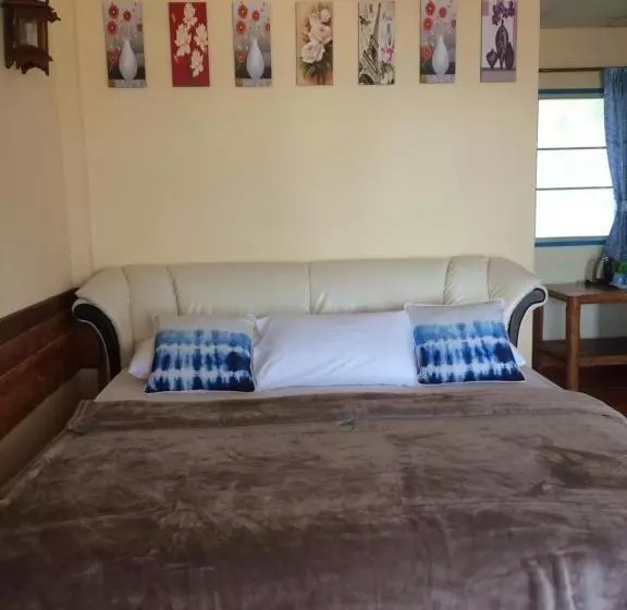 Hotelli Tropicana Khophagan Resort