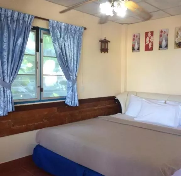 Hotelli Tropicana Khophagan Resort