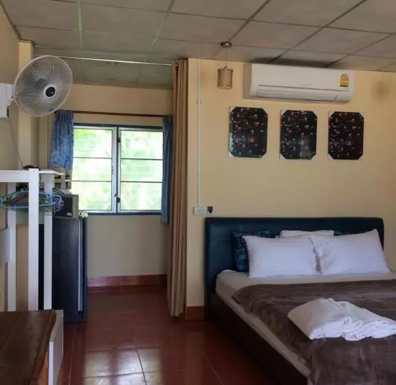 Hotelli Tropicana Khophagan Resort