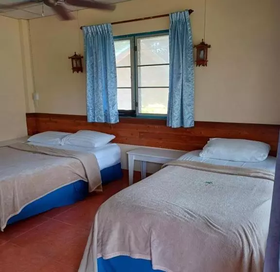 Hotelli Tropicana Khophagan Resort