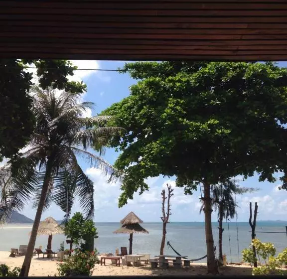 Hotelli Tropicana Khophagan Resort