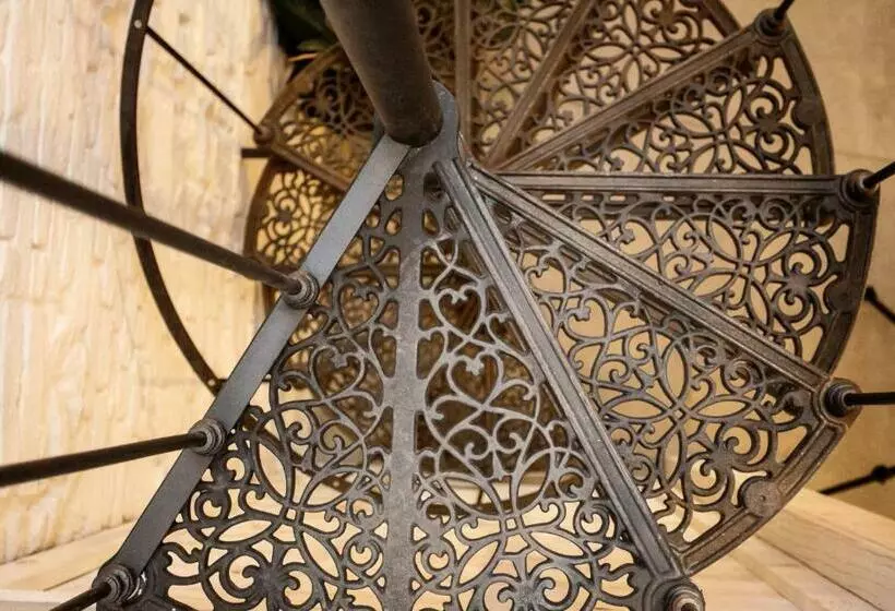 Majatalo Sasaràl Suites