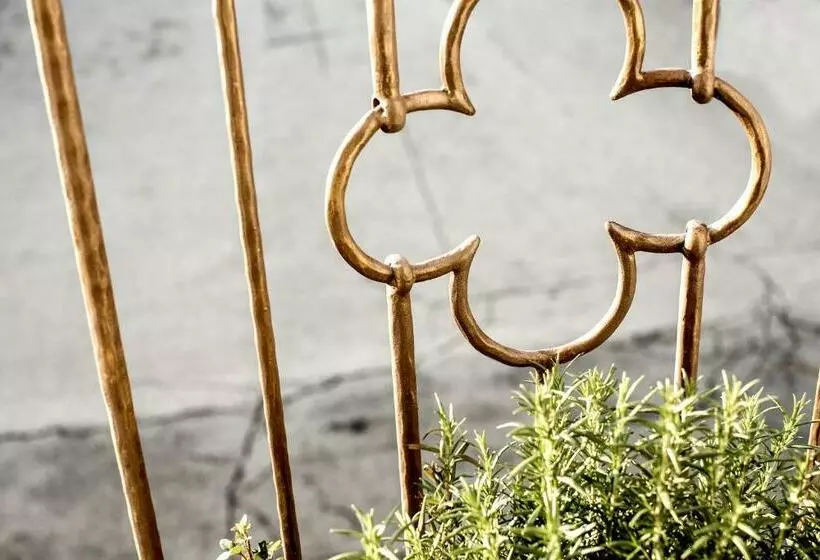 Majatalo Sasaràl Suites