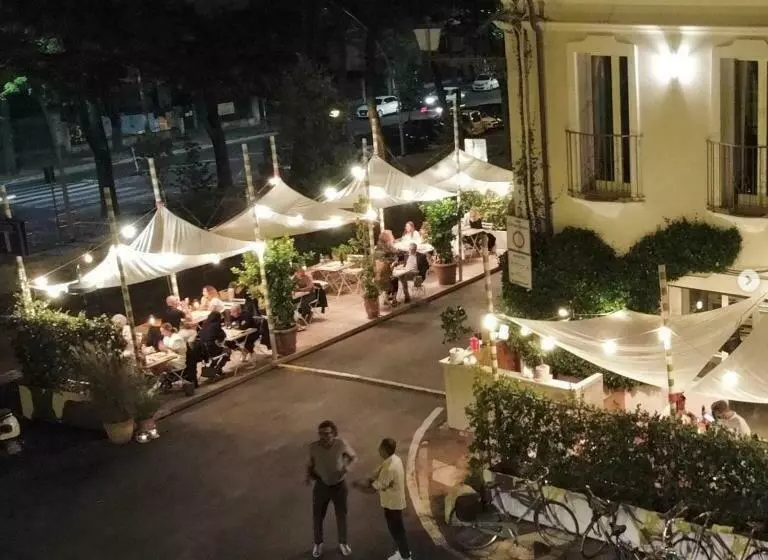 Majatalo Sasaràl Suites