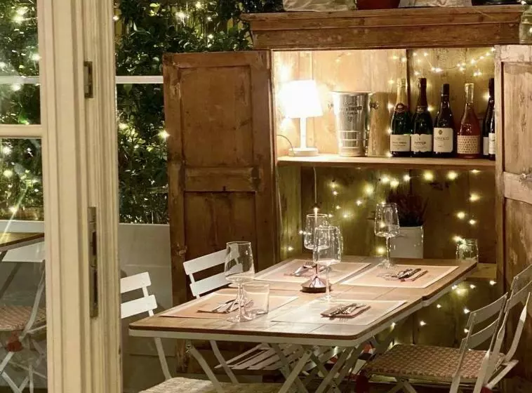 Majatalo Sasaràl Suites