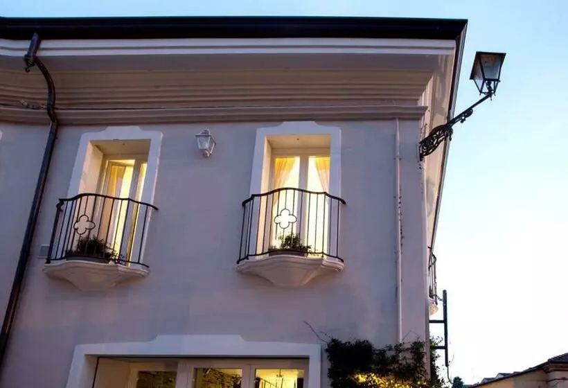 Majatalo Sasaràl Suites