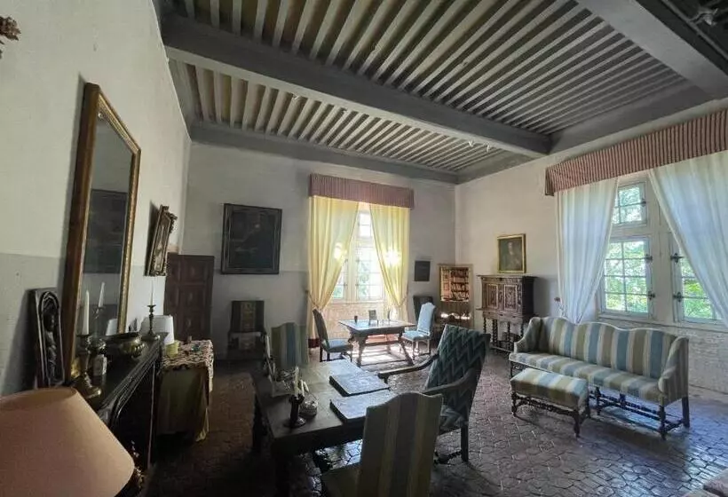 Bed and Breakfast Château De Rousson