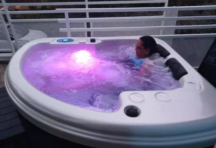 تختخواب و صبحانه Sweet Home