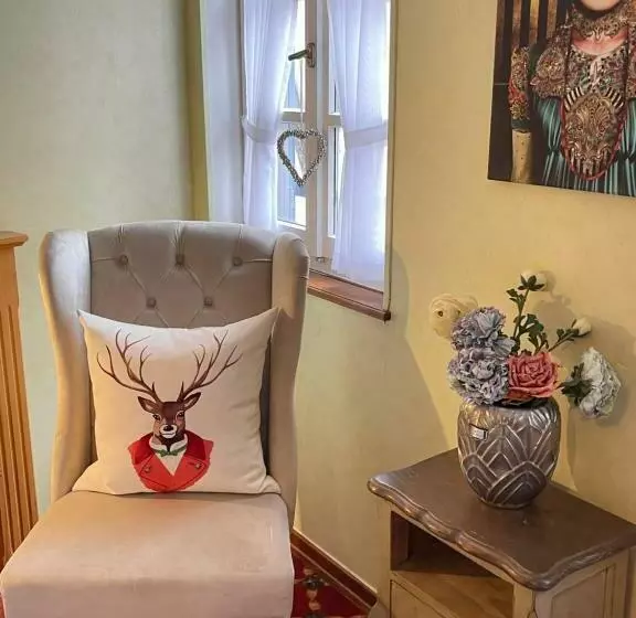 ペンション Historisches Gästehaus Au Faucon