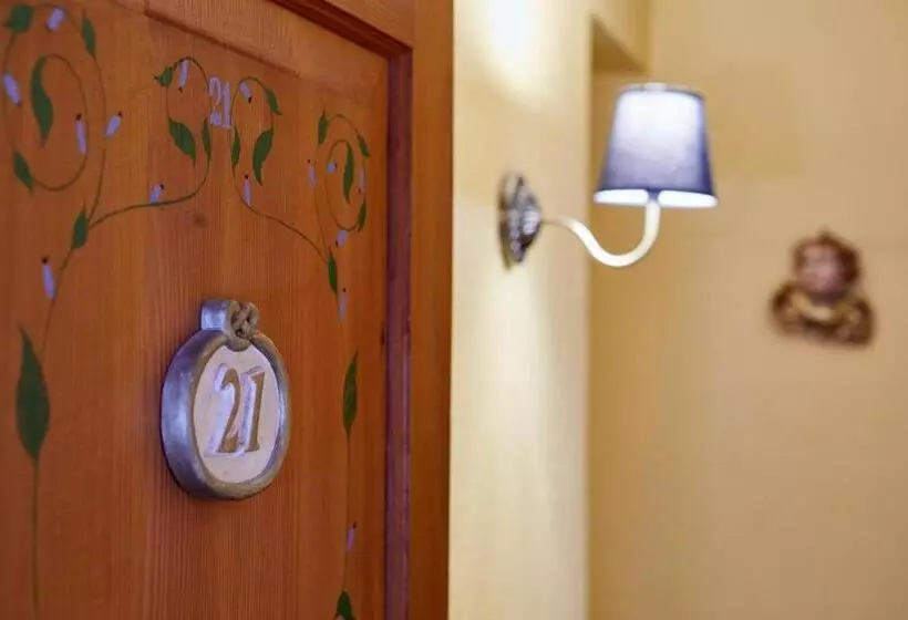 ペンション Historisches Gästehaus Au Faucon