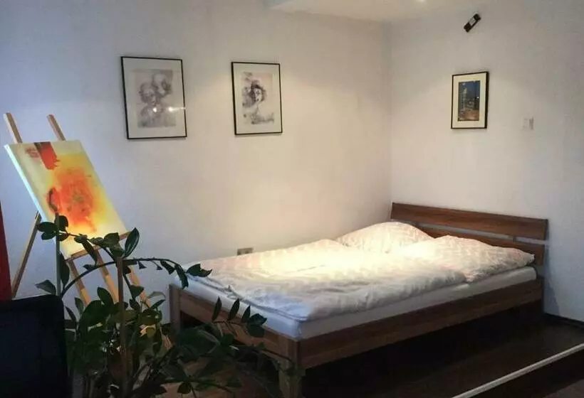 Aamiaismajoitus (B&B) Albi S   Hh Airport