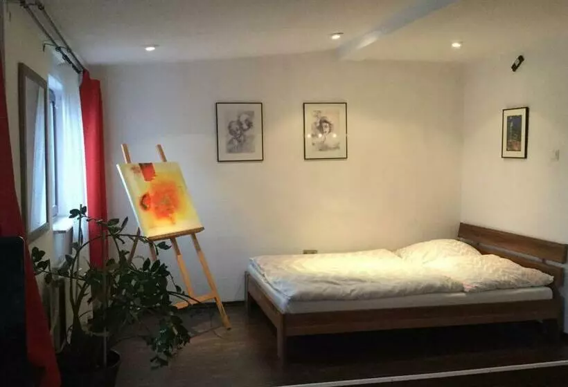 Aamiaismajoitus (B&B) Albi S   Hh Airport