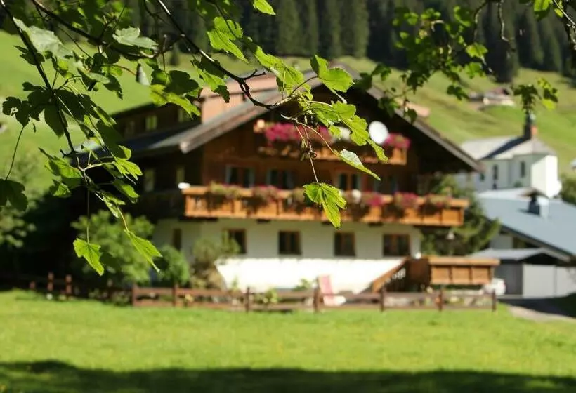 Aamiaismajoitus (B&B) Haus Derra