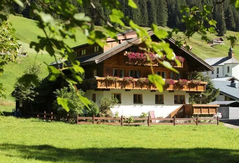 Aamiaismajoitus (B&B) Haus Derra