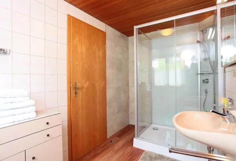 Aamiaismajoitus (B&B) Haus Derra