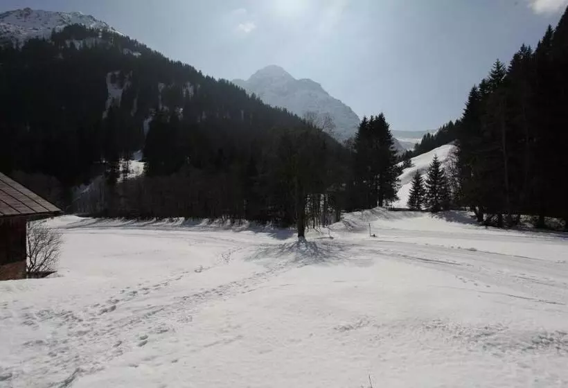 Aamiaismajoitus (B&B) Haus Derra