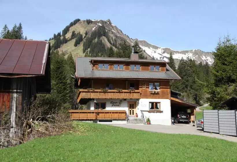 Aamiaismajoitus (B&B) Haus Derra