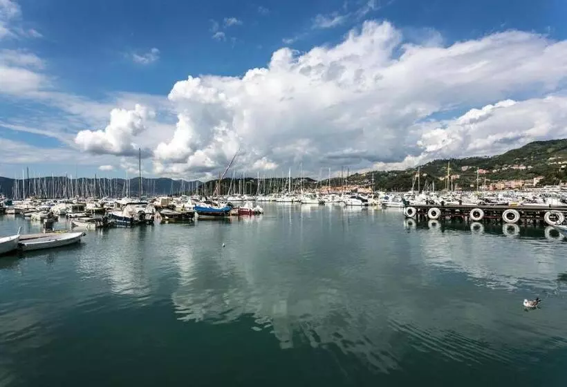 Majatalo Al Molo Sea View Rooms